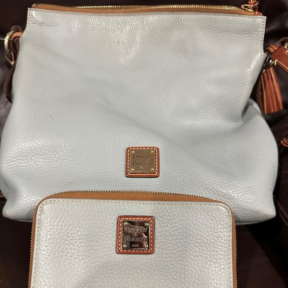 Dooney & Bourke Large East West Sac with matching Wristlet Wallet - Picture 1 of 3